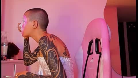 Snapshot of goddess_vee_ chatting on 28, 10, 2025 vee online show from 28, 10, 2025