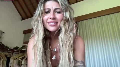 Snapshot of goddessdove chatting on 5, 6, 2026 GoddessDove online show from 5, 6, 2026