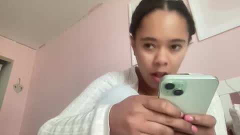 Snapshot of goddesselxo chatting on 6, 4, 2026 Goddess L online show from 6, 4, 2026