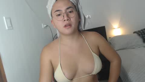 Snapshot of goldbella_ chatting on 7, 12, 2024 bella online show from 7, 12, 2024