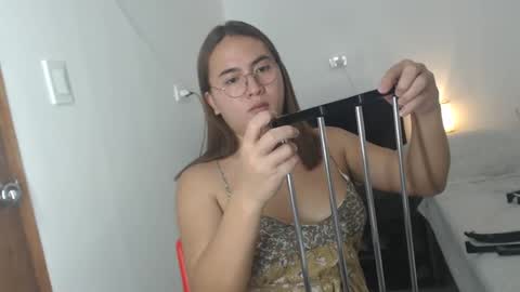 Snapshot of goldbella_ chatting on 10, 12, 2024 bella online show from 10, 12, 2024