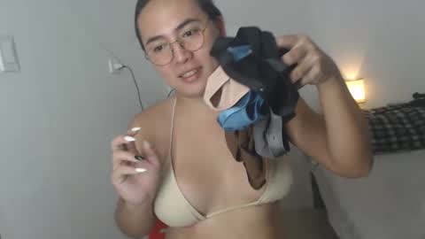 Snapshot of goldbella_ chatting on 3, 1, 2025 bella online show from 3, 1, 2025