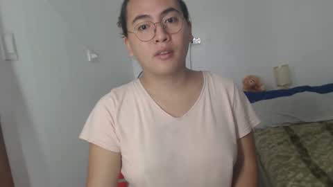 Snapshot of goldbella_ chatting on 10, 2, 2025 bella online show from 10, 2, 2025