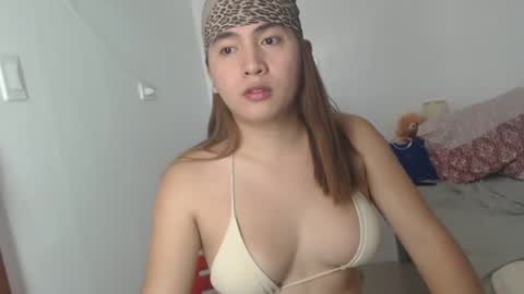 Snapshot of goldbella_ chatting on 27, 2, 2025 bella online show from 27, 2, 2025