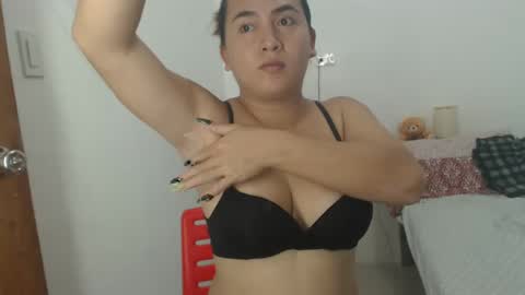 Snapshot of goldbella_ chatting on 7, 3, 2025 bella online show from 7, 3, 2025