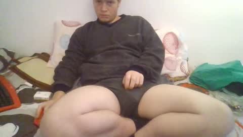 Snapshot of goldenboy207 chatting on 18, 12, 2025 goldenboy207 online show from 18, 12, 2025