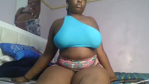 Snapshot of goldencurves_bunny chatting on 14, 1, 2026 Bella online show from 14, 1, 2026