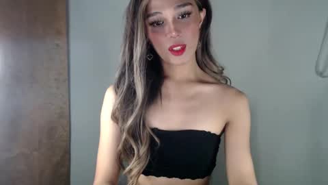 Snapshot of goldenlily69 chatting on 2, 3, 2025 Lily is Gold online show from 2, 3, 2025