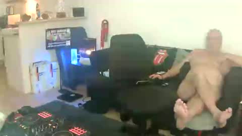 Snapshot of goldyguy011 chatting on 8, 7, 2026 goldyguy011 online show from 8, 7, 2026