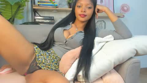 Snapshot of goofyshygirl1 chatting on 19, 6, 2026 Dominique online show from 19, 6, 2026