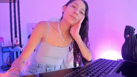 Snapshot of gorgeous_t chatting on 25, 6, 2026 i am Jessi I love animals and drawing I hope to get along with everyone. XOXO online show from 25, 6, 2026