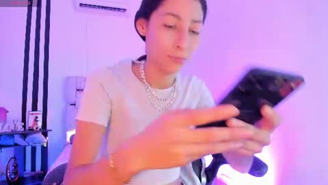 Snapshot of gorgeous_t chatting on 26, 6, 2026 i am Jessi I love animals and drawing I hope to get along with everyone. XOXO online show from 26, 6, 2026