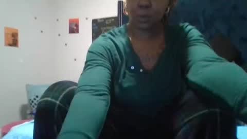 Snapshot of gotcake713 chatting on 17, 11, 2025 Sue Goddess online show from 17, 11, 2025