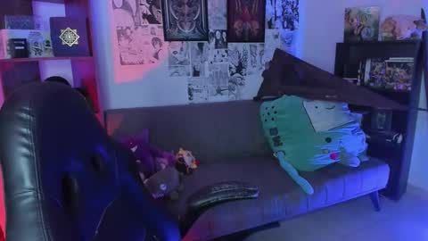 Snapshot of goth_stein chatting on 21, 10, 2025 Engel Please help me to reach 50 thumbs up online show from 21, 10, 2025