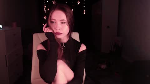 Snapshot of grace_crystal chatting on 4, 2, 2025 Grace online show from 4, 2, 2025