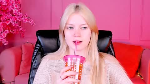 Grace Glamour online show from 4, 2, 2025