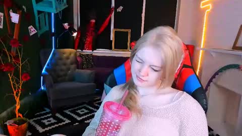 Grace Glamour online show from 13, 2, 2025