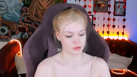 Grace Glamour online show from 15, 2, 2025