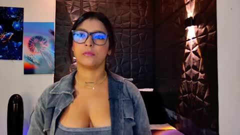 Snapshot of graceymilf999 chatting on 11, 11, 2025 Gracey Milf online show from 11, 11, 2025