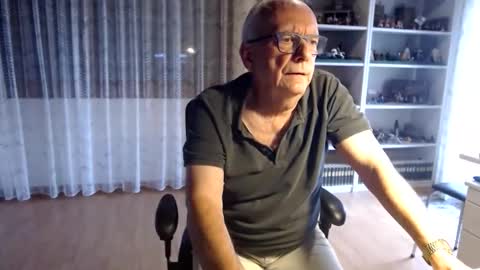 Snapshot of grandpach chatting on 11, 10, 2025 grandpach online show from 11, 10, 2025