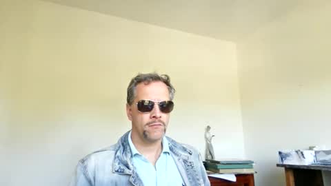 Snapshot of grattitude chatting on 23, 11, 2025 grattitude online show from 23, 11, 2025