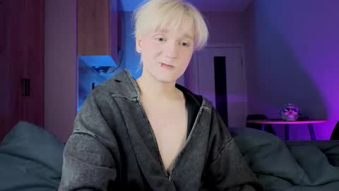 Greg-independent model online show from 17, 9, 2025