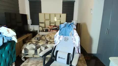 greta_v online show from 2, 12, 2025