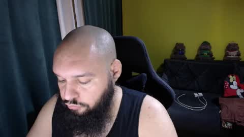 Snapshot of guessswho24 chatting on 21, 11, 2025 Ayan online show from 21, 11, 2025