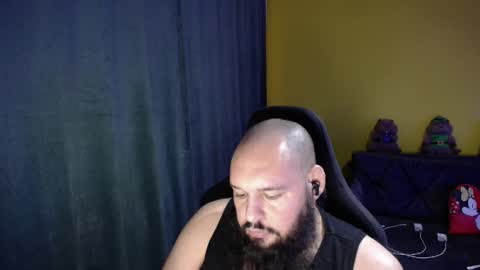 Snapshot of guessswho24 chatting on 18, 12, 2025 Ayan online show from 18, 12, 2025