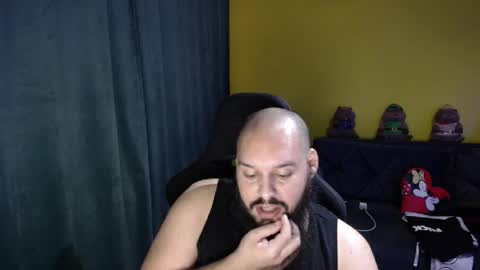 Snapshot of guessswho24 chatting on 19, 12, 2025 Ayan online show from 19, 12, 2025