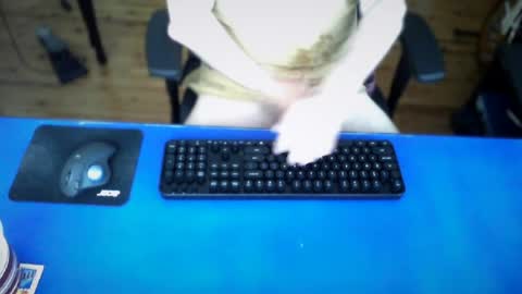 Snapshot of guesswhatigot2 chatting on 18, 7, 2026 guesswhatigot2 online show from 18, 7, 2026