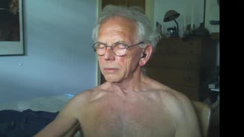 Snapshot of gulfcoast1952 chatting on 31, 5, 2026 Roy online show from 31, 5, 2026