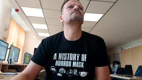 Snapshot of guschidick chatting on 5, 10, 2025 guschidick online show from 5, 10, 2025