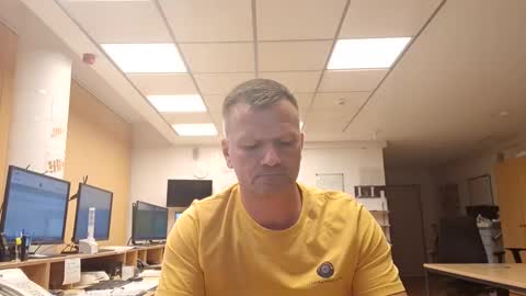 Snapshot of guschidick chatting on 17, 10, 2025 guschidick online show from 17, 10, 2025