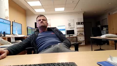 Snapshot of guschidick chatting on 28, 10, 2025 guschidick online show from 28, 10, 2025