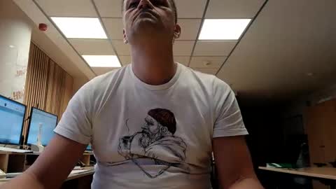 Snapshot of guschidick chatting on 6, 11, 2025 guschidick online show from 6, 11, 2025