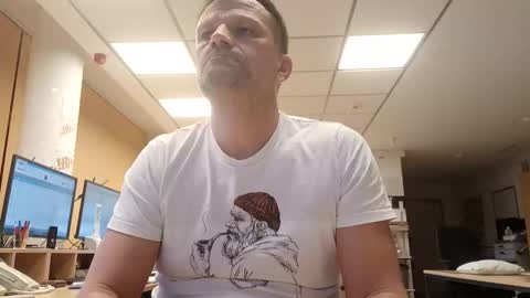 Snapshot of guschidick chatting on 18, 12, 2025 guschidick online show from 18, 12, 2025