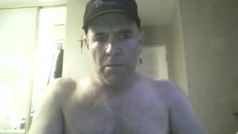 Snapshot of guy8inches4u chatting on 17, 9, 2025 guy8inches4u online show from 17, 9, 2025