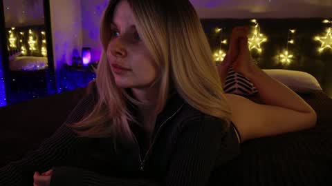 Snapshot of gwenhilton chatting on 28, 12, 2024 gwenhilton online show from 28, 12, 2024