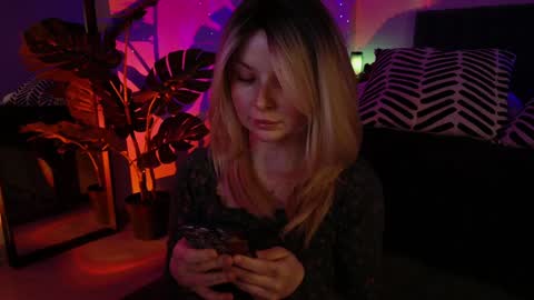 Snapshot of gwenhilton chatting on 22, 1, 2025 gwenhilton online show from 22, 1, 2025