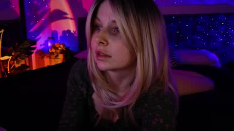 Snapshot of gwenhilton chatting on 22, 1, 2025 gwenhilton online show from 22, 1, 2025