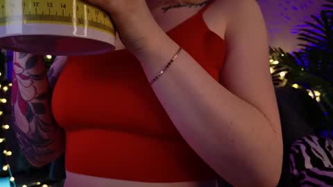 Snapshot of gwenhilton chatting on 18, 2, 2025 gwenhilton online show from 18, 2, 2025