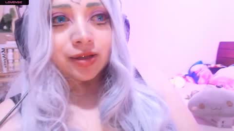 Snapshot of gwin_nya chatting on 24, 10, 2025 Gwin Nya Please help me reach 200 thumbs up online show from 24, 10, 2025