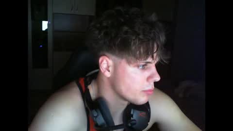 Snapshot of gymguy0505 chatting on 16, 12, 2025 gymguy0505 online show from 16, 12, 2025