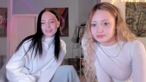 Snapshot of h1ppies chatting on 16, 12, 2025 Ashleyblonde Ellies brunnette online show from 16, 12, 2025