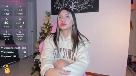 Snapshot of h3y_mia3 chatting on 20, 12, 2024 Paulina online show from 20, 12, 2024