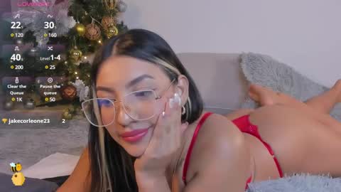 Snapshot of h3y_mia3 chatting on 21, 12, 2024 Paulina online show from 21, 12, 2024