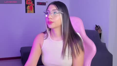 Snapshot of h3y_mia3 chatting on 2, 3, 2025 Paulina online show from 2, 3, 2025