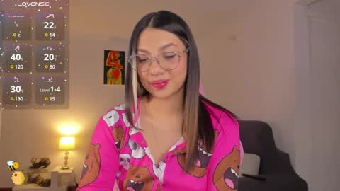 Snapshot of h3y_mia3 chatting on 3, 3, 2025 Paulina online show from 3, 3, 2025