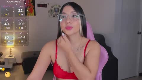 Snapshot of h3y_mia3 chatting on 4, 3, 2025 Paulina online show from 4, 3, 2025